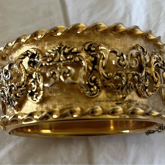 Vintage cuff bracelet- costume design - Picture 2 of 4